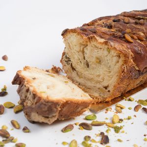 עוגת שמרים חלבה פיסטוקים